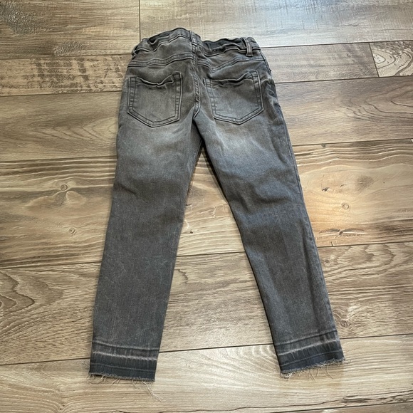 Distressed gray super skinny jeans - Picture 2 of 4